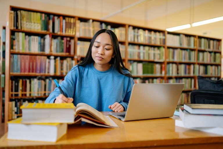 Duke’s Center for Applied Research and Design in Transformative Education Releases “Portrait” Case Study on Generative AI Writing
